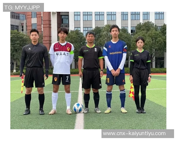 足球裁判员的职责与挑战：如何在比赛中保持公正与专业性